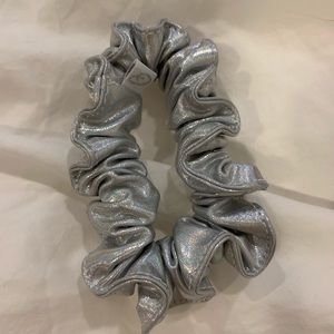 SCRUNCHIE!